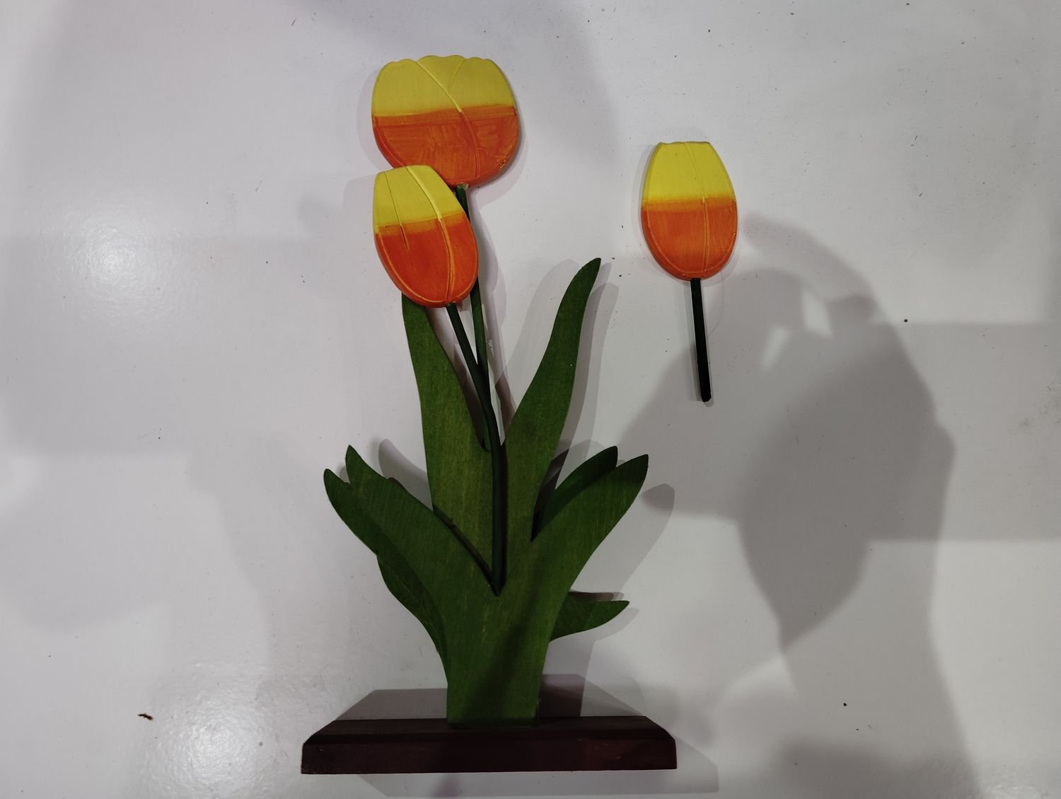 Estatua de tulipanes naranja y amarilla de madera (reparable) - Imagen 2