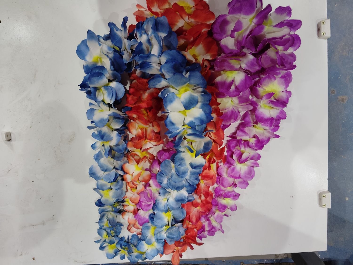 Collares y pulseras de flores de plastico - Imagen 3