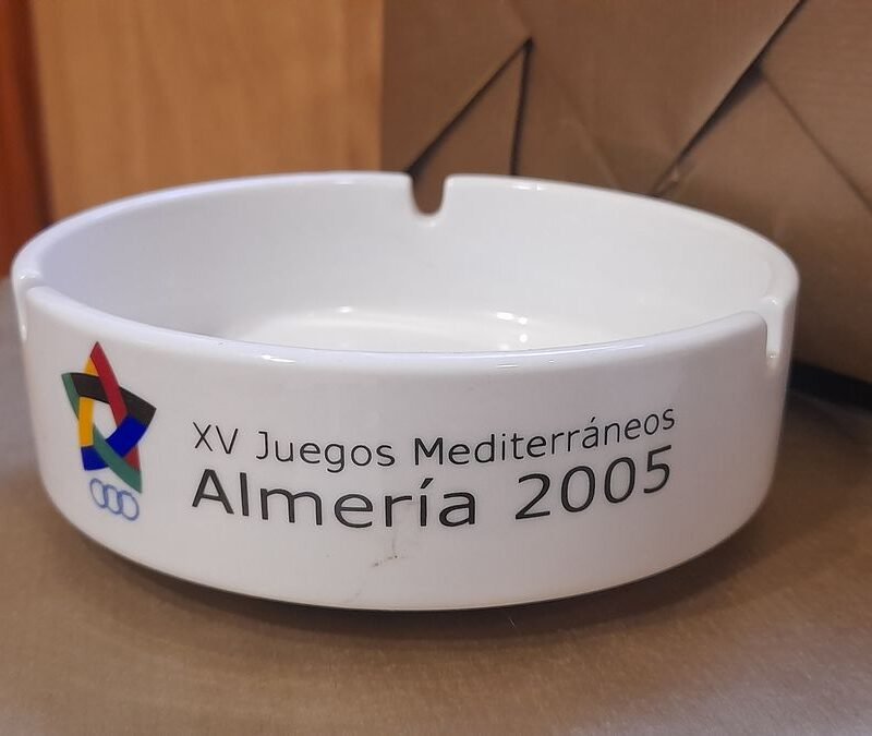 Cenicero de ceramica almeria 2005