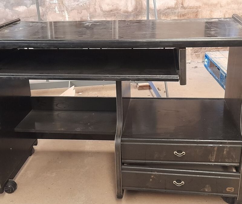 Escritorio vintage negro