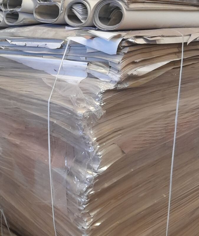 Palet de papel dorado tamaño A1