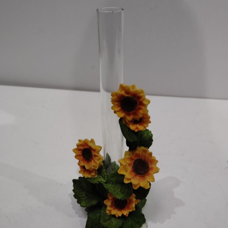 Florero de cristal y adornos de ceramica