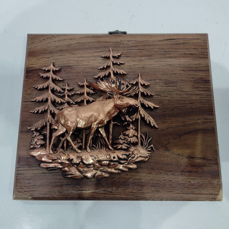 Cuadro de madera y metal del alce